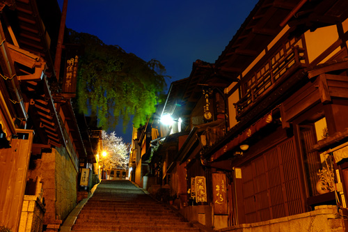 京都・産寧坂の夜景
