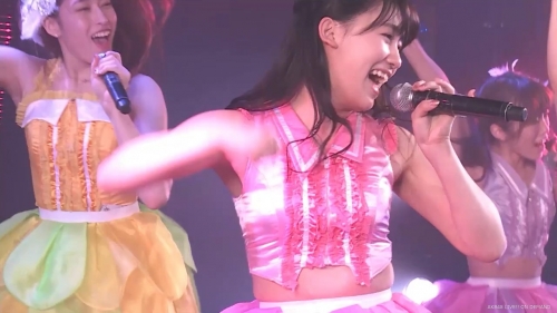 AKB48「こじまこ」こと小嶋真子さんの腹の肉がヤバイと話題に