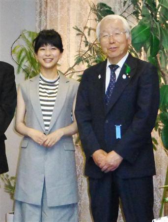 “べっぴん”芳根京子、ノリノリ兵庫県知事に苦笑い