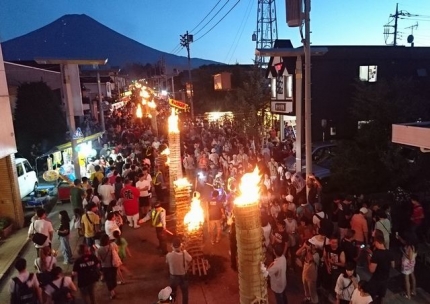 20180826-15-吉田の火祭り俯瞰手伝い_上町側.JPG